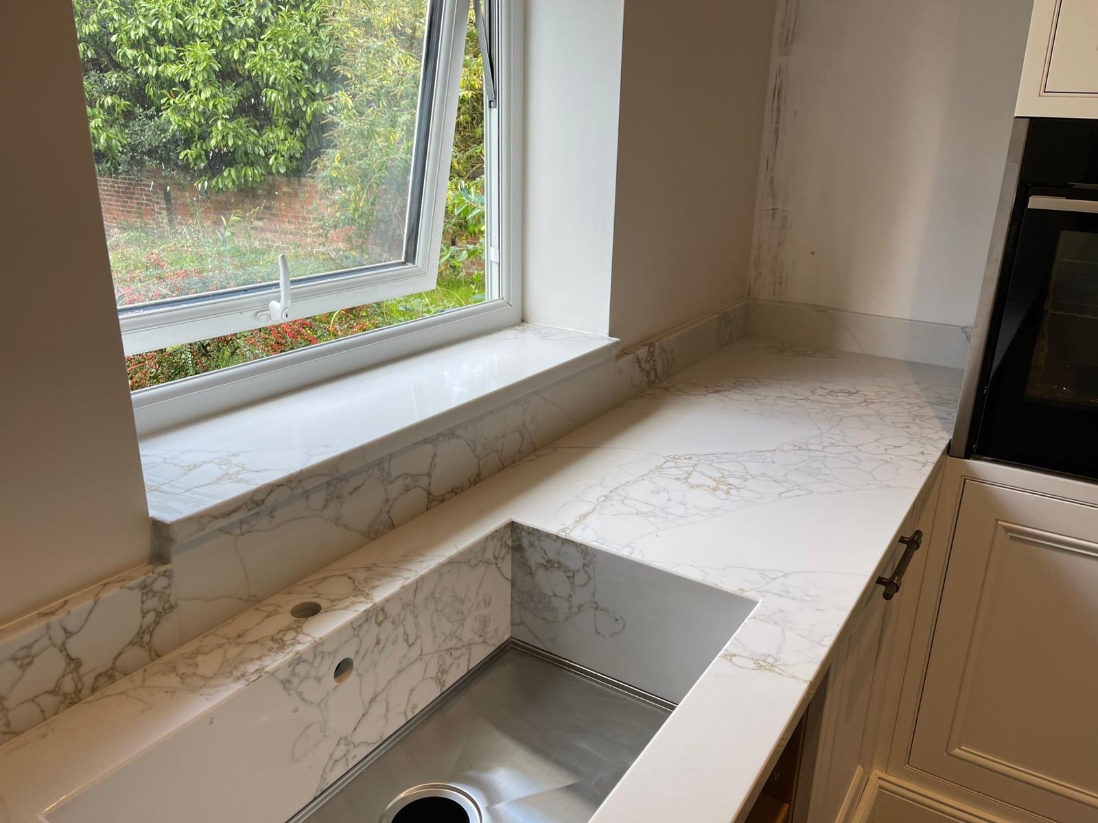 Quartz worktop under window surround
