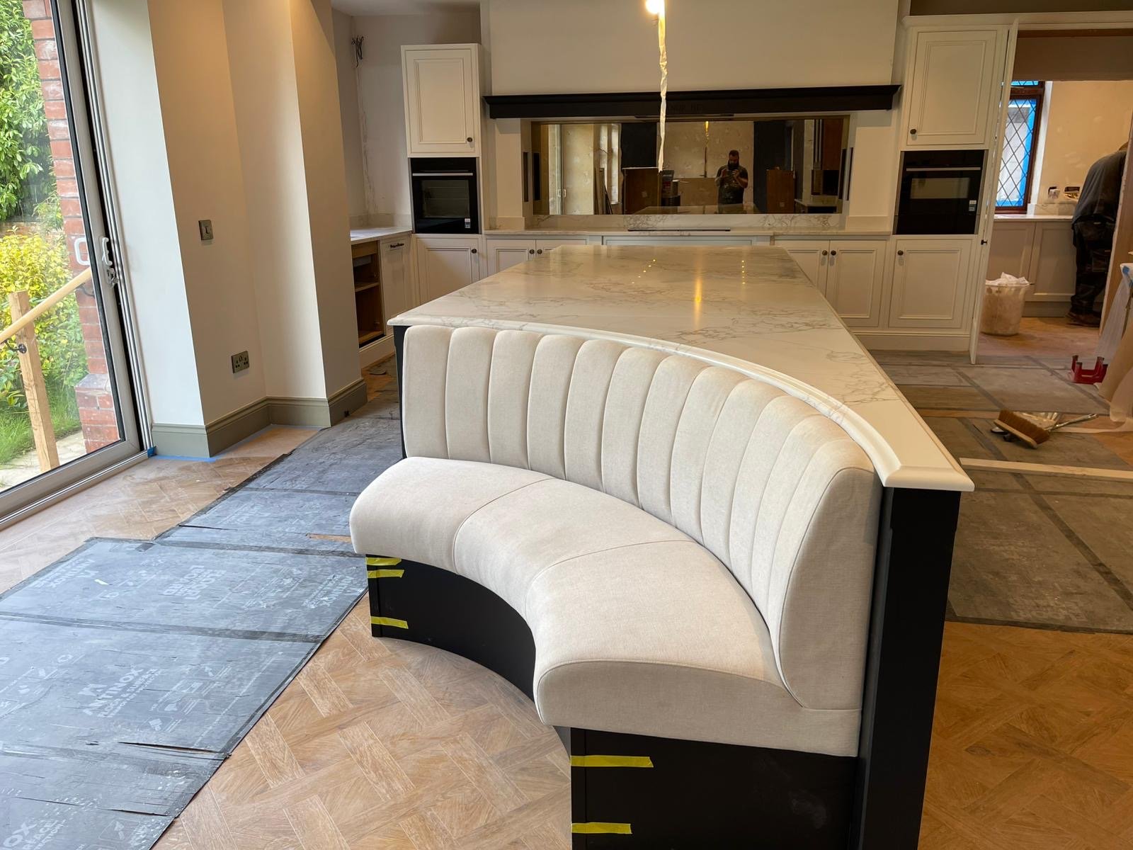 Curved kitchen island seating with quartz top