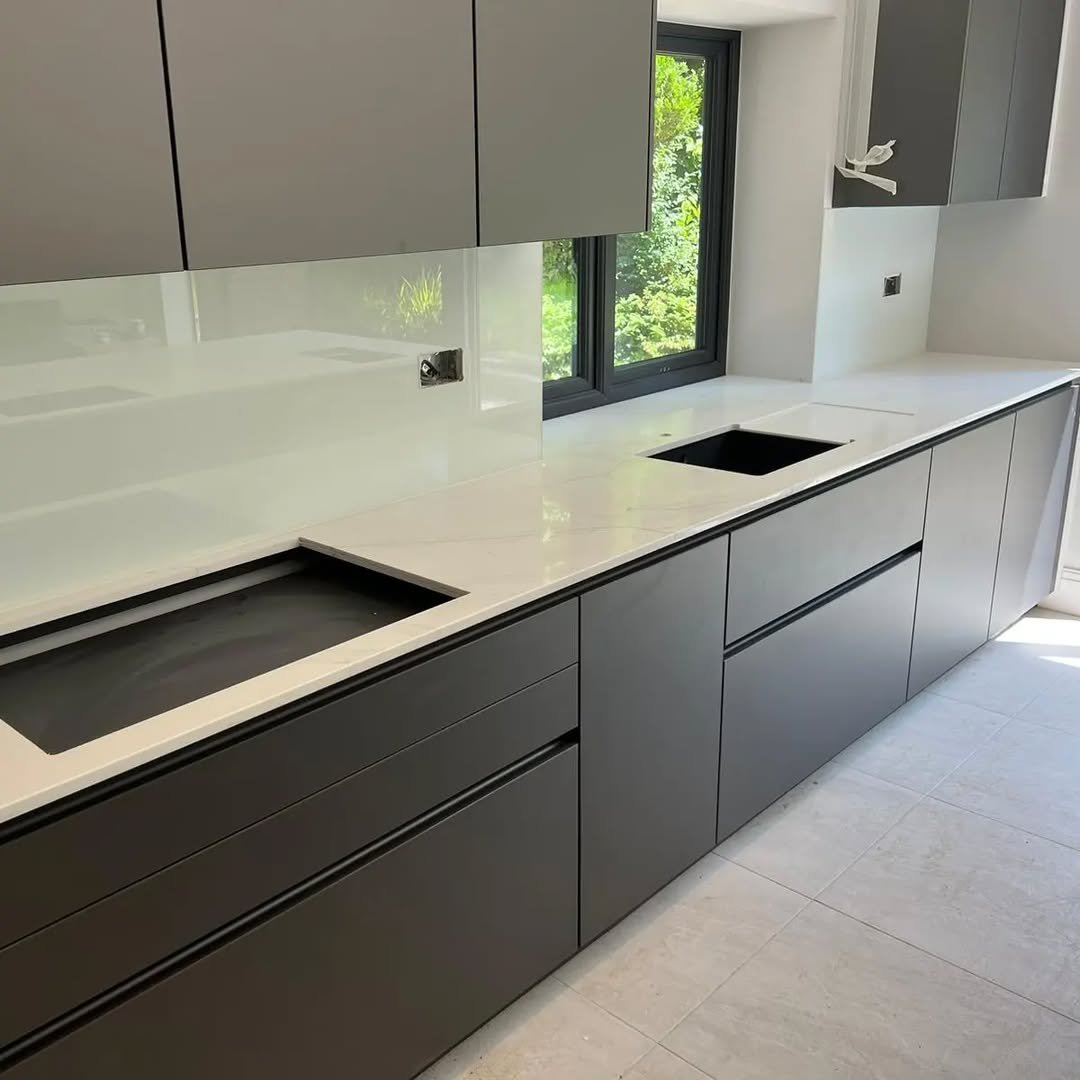 Grey mirror splashback behind cooker and hob