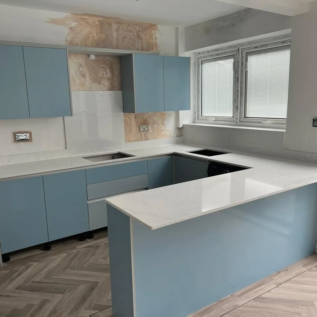 Clear glass splashback example