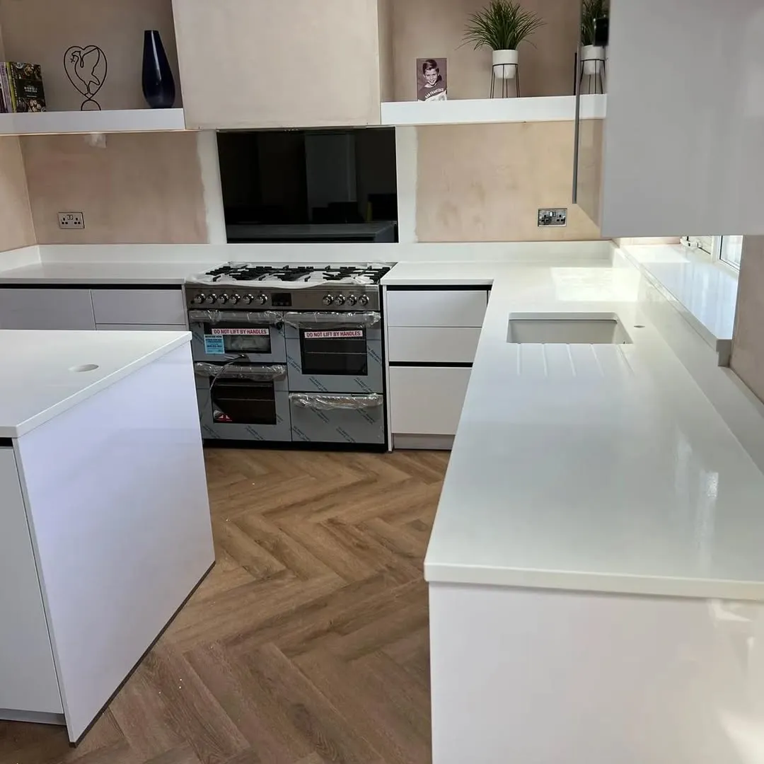 Grey mirror splashback heat resistance demonstration