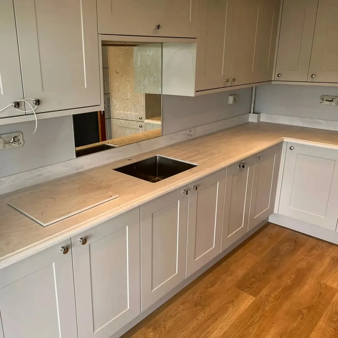 Grey mirror splashback behind cooker and hob